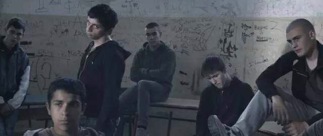 收养中心的少年们