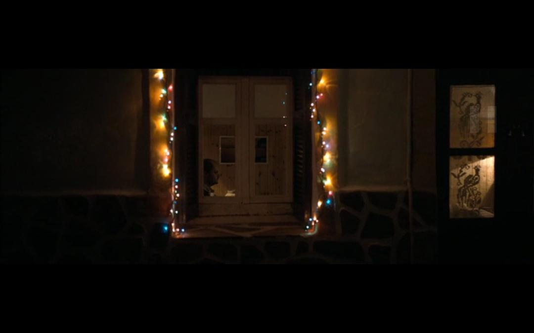 转黑屏，切入anna一群人来诊所看病的画外音，夏季来临。