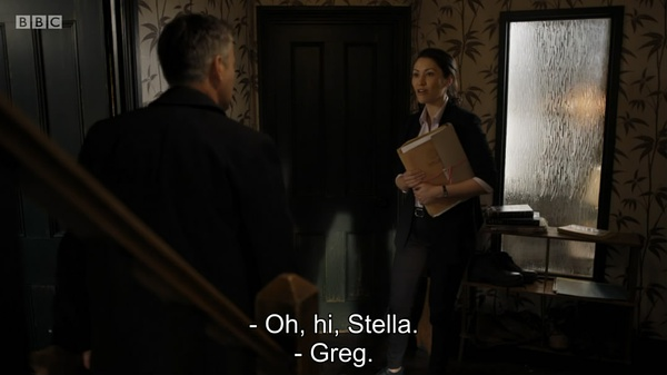 雷斯垂德叫出了霍普金斯探长的名字：斯黛拉