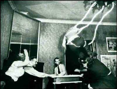 家具在空中乱飞