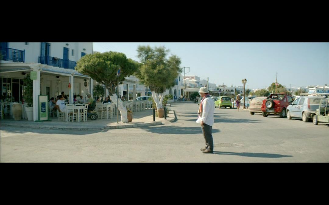 留在原地怔怔看着anna远去的背影，期待晚上与anna的见面