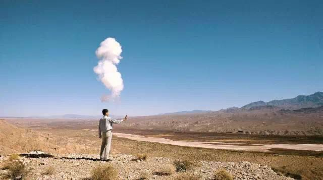 蔡国强在内华达州的核试验基地《有蘑菇云的世纪：为二十世纪作的